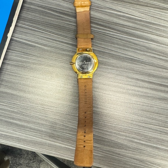 Skagen Perspectiv SKW2064 Gold Watch with Tan Leather Strap - Picture 4 of 7